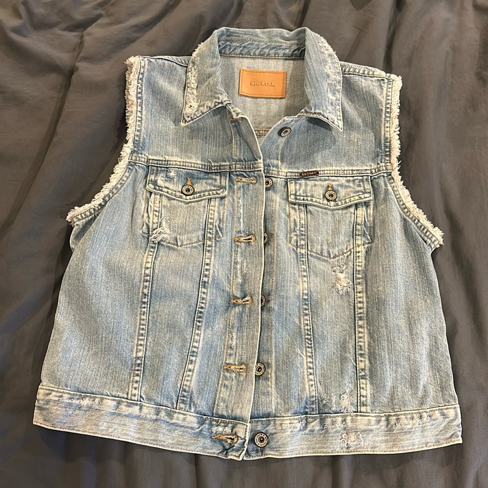 Women’s Big Star distressed denim vest. Size XL. New without tags (NWOT).